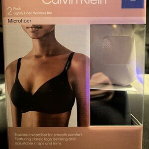 NWT Calvin Klein lightly lined wireless bras